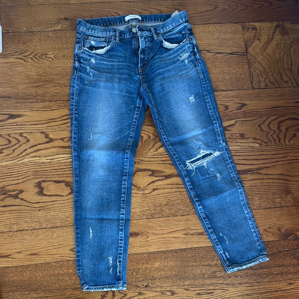 Moussy Blue Ankle Cropped Jeans with Distressed Details